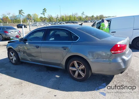 2015 Volkswagen Passat 1.8T Limited Edition z USA, uszkodzony, nr VIN 1VWAT7A3XFC112483